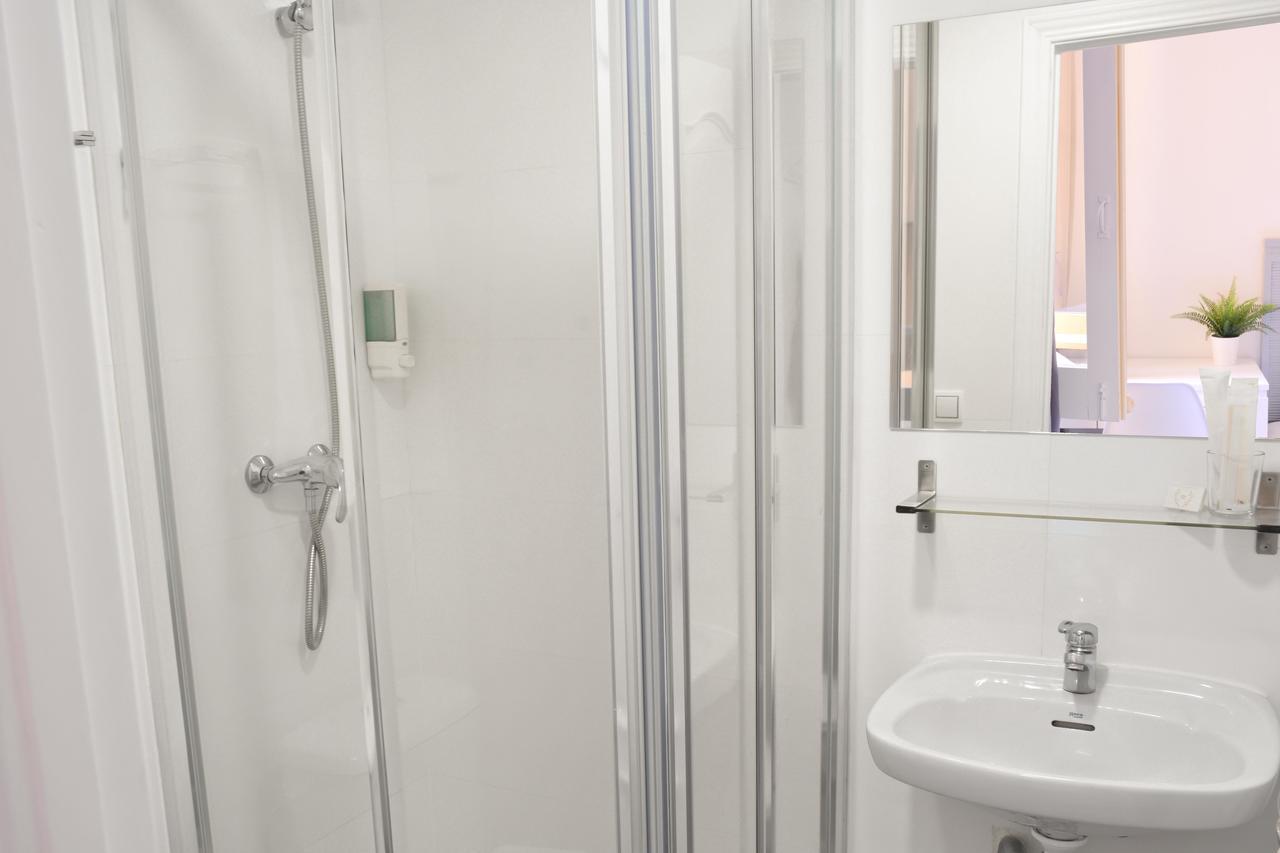 Hostal Guestped Madrid Eksteriør billede